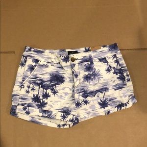 American Eagle Blue & White Pattern Midi Shorts 10